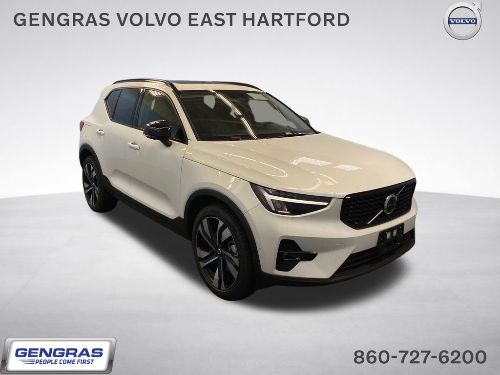 2026 Volvo XC40 SUV 