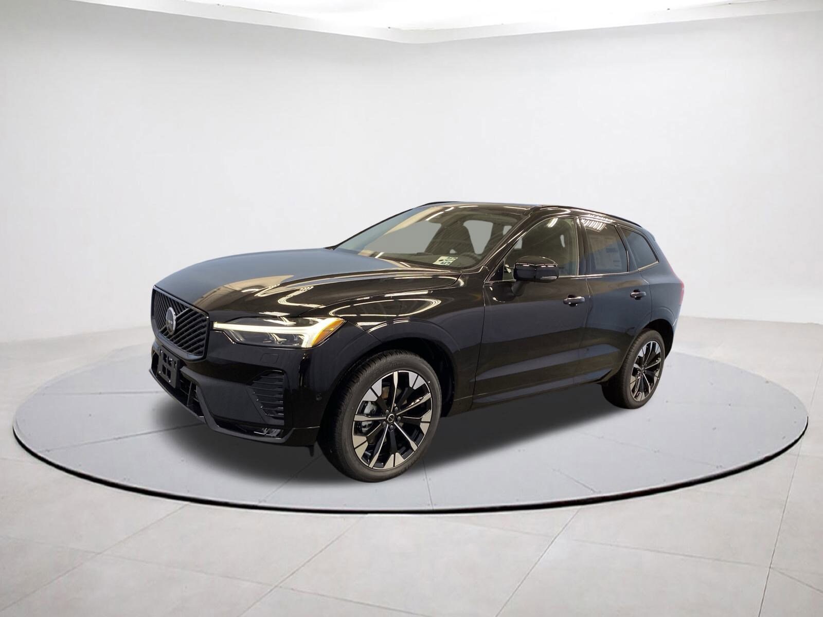 2026 Volvo XC60 B5 Plus photo 3