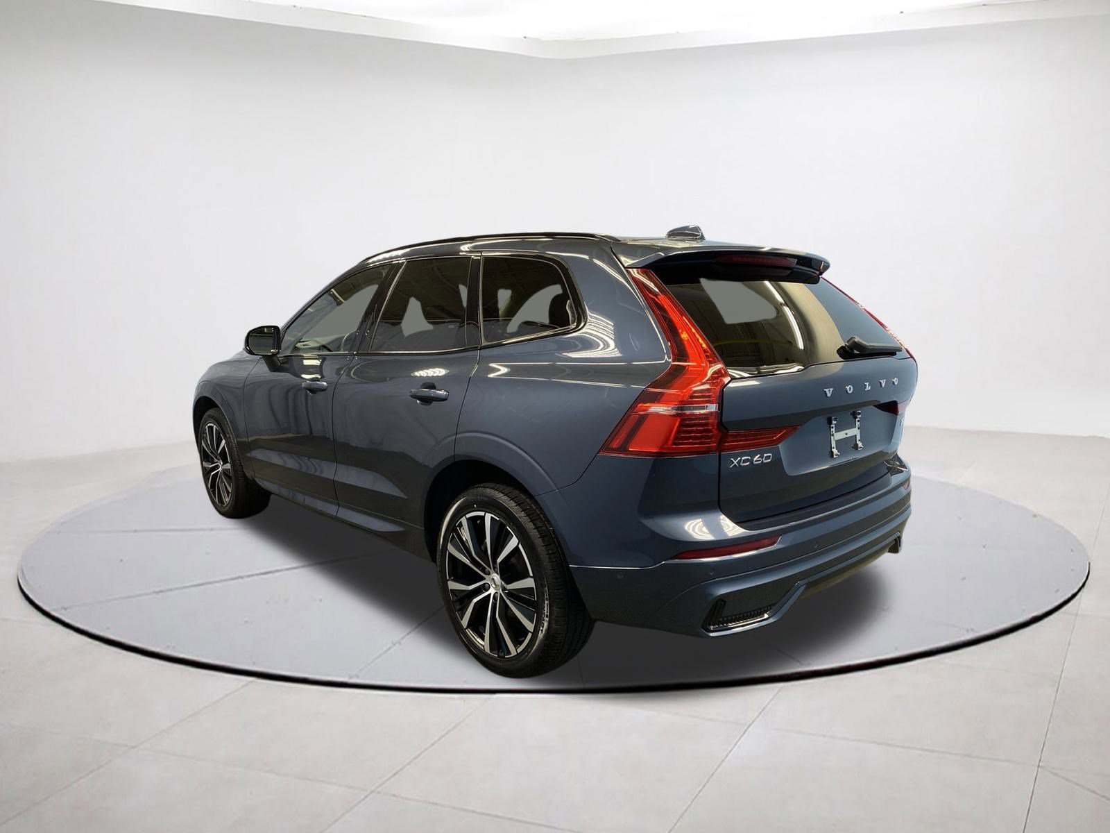 2025 Volvo XC60 Plus photo 4