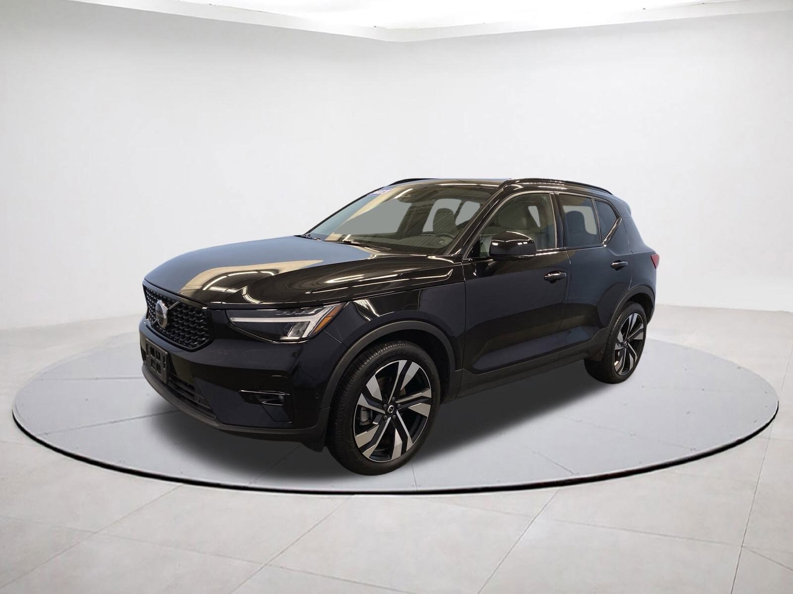 2023 Volvo XC40 Plus photo 3