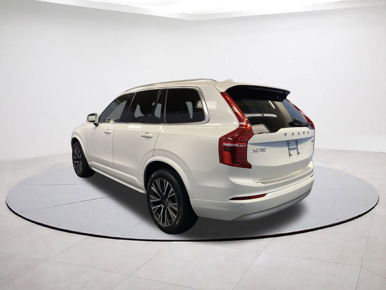 2022 Volvo XC90 Momentum photo 3