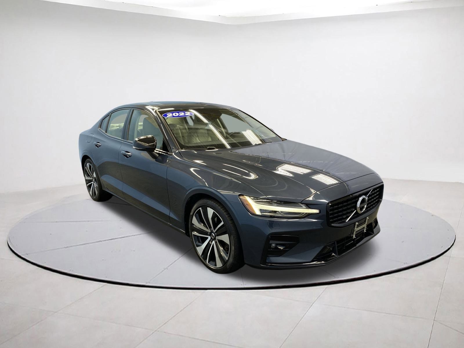 2022 Volvo S60 Momentum