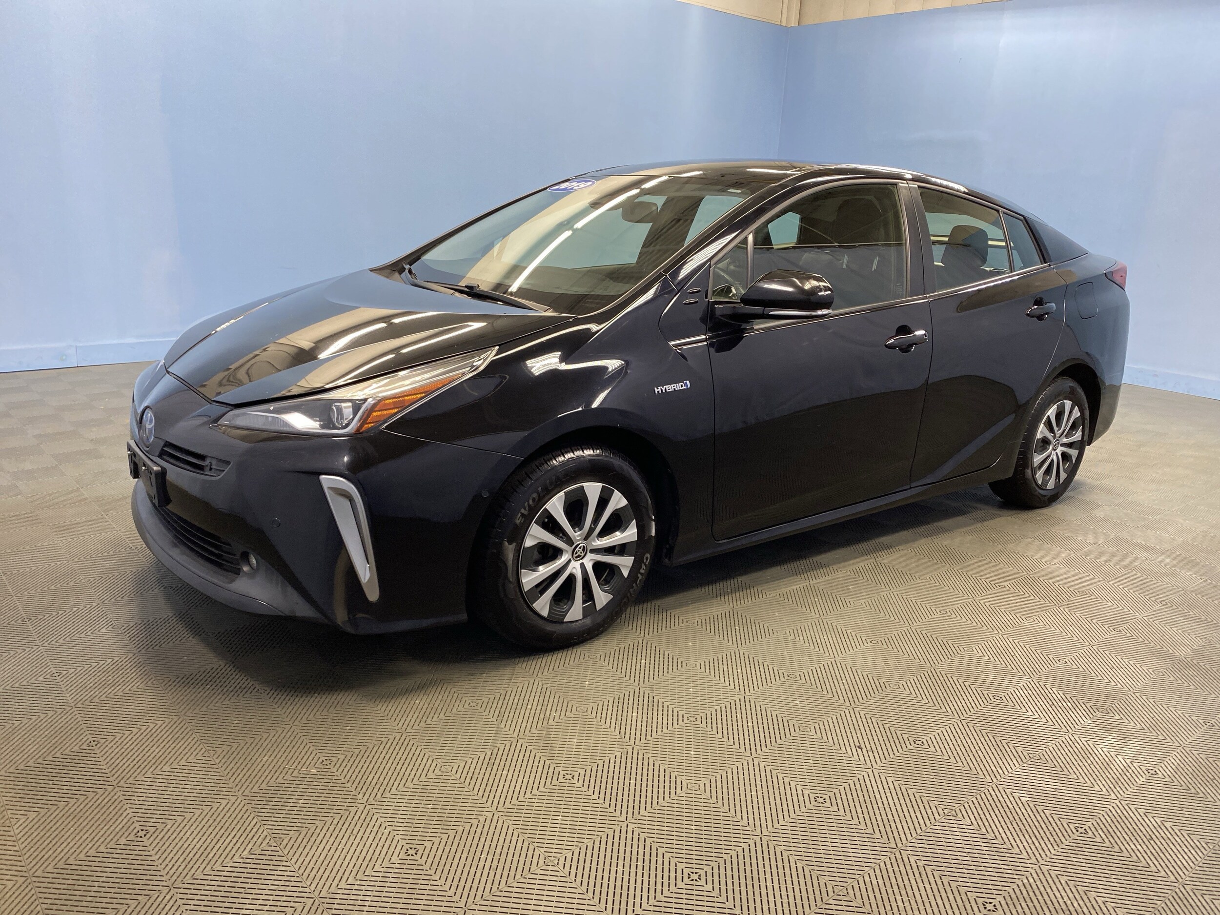 2019 Toyota Prius XLE photo 3