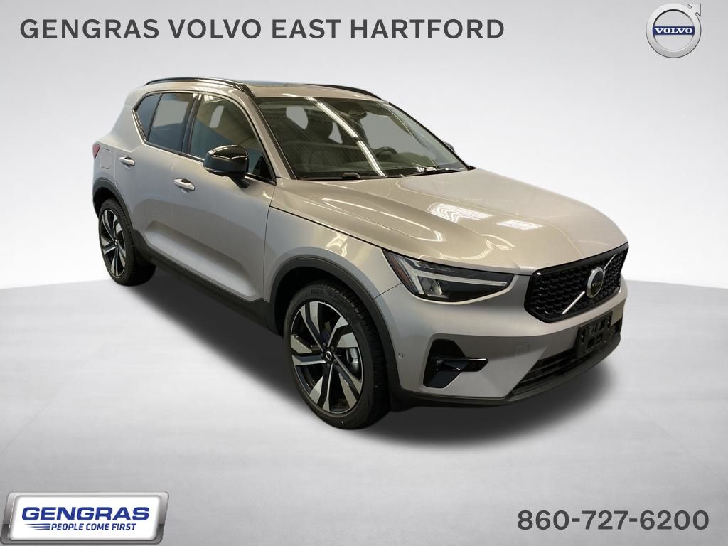 2026 Volvo XC40 SUV 