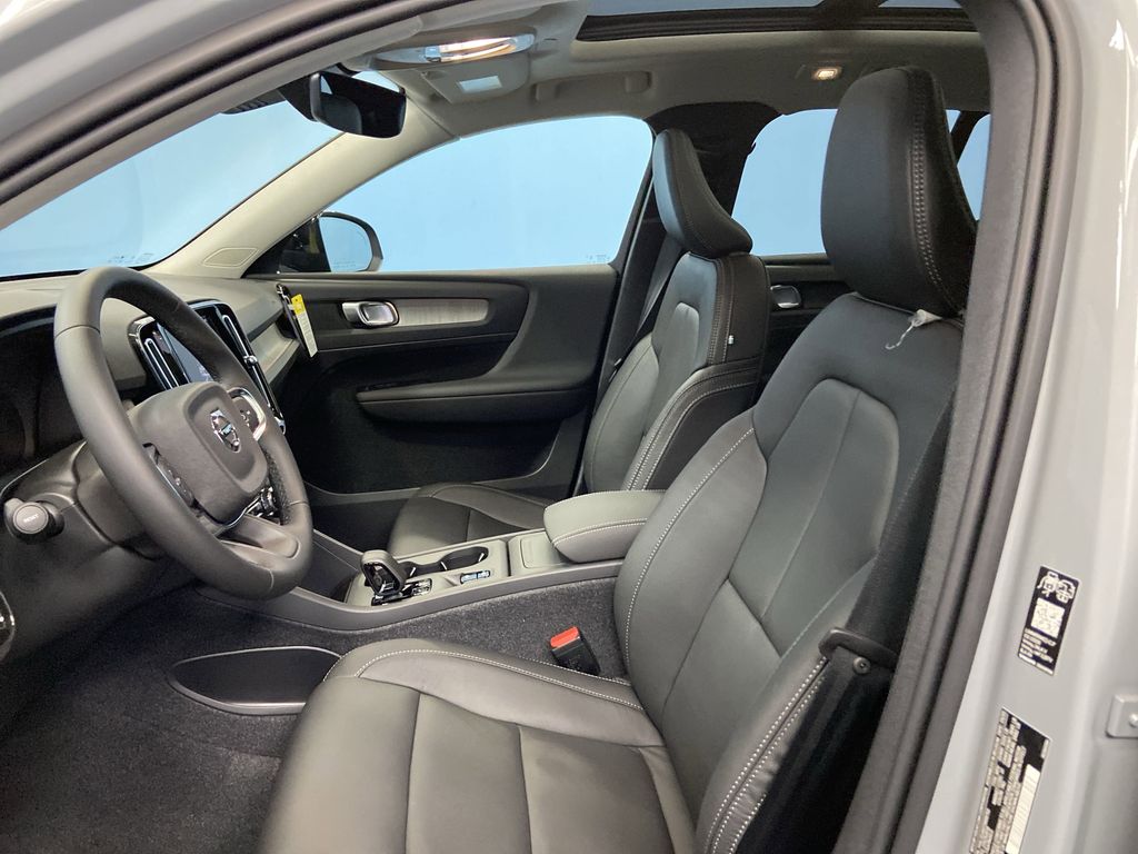 2026 Volvo XC40 Core - Photo 10