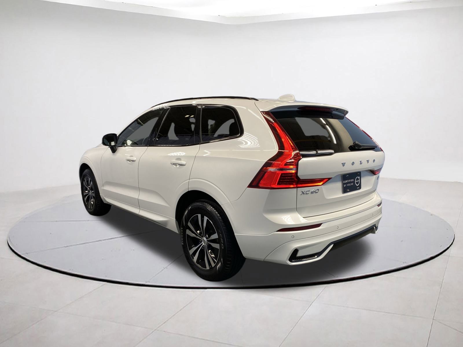 2025 Volvo XC60 Core photo 4