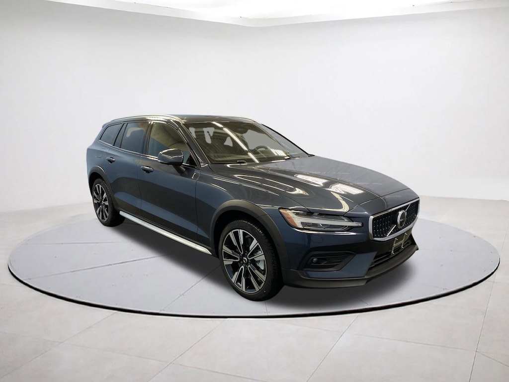 New 2026 Volvo V60 Cross Country B5 Ultra Wagon