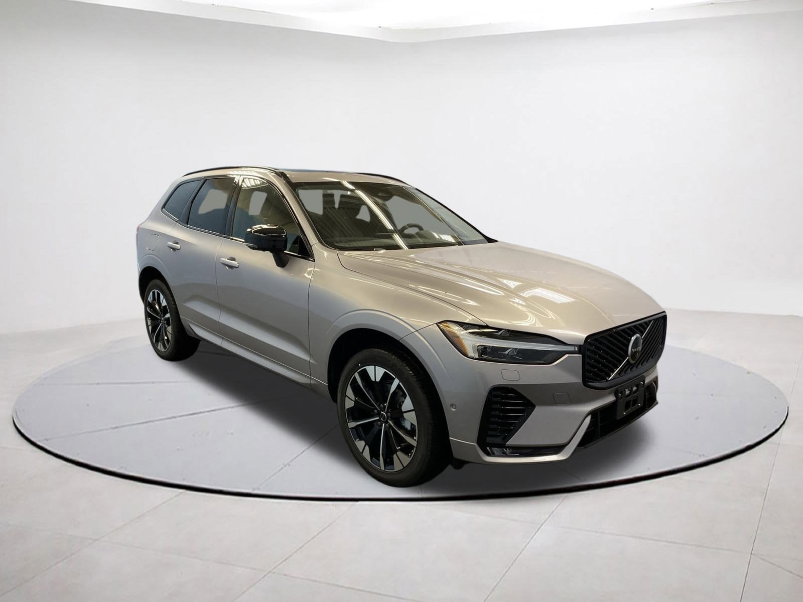 2026 Volvo XC60 Plus's photo