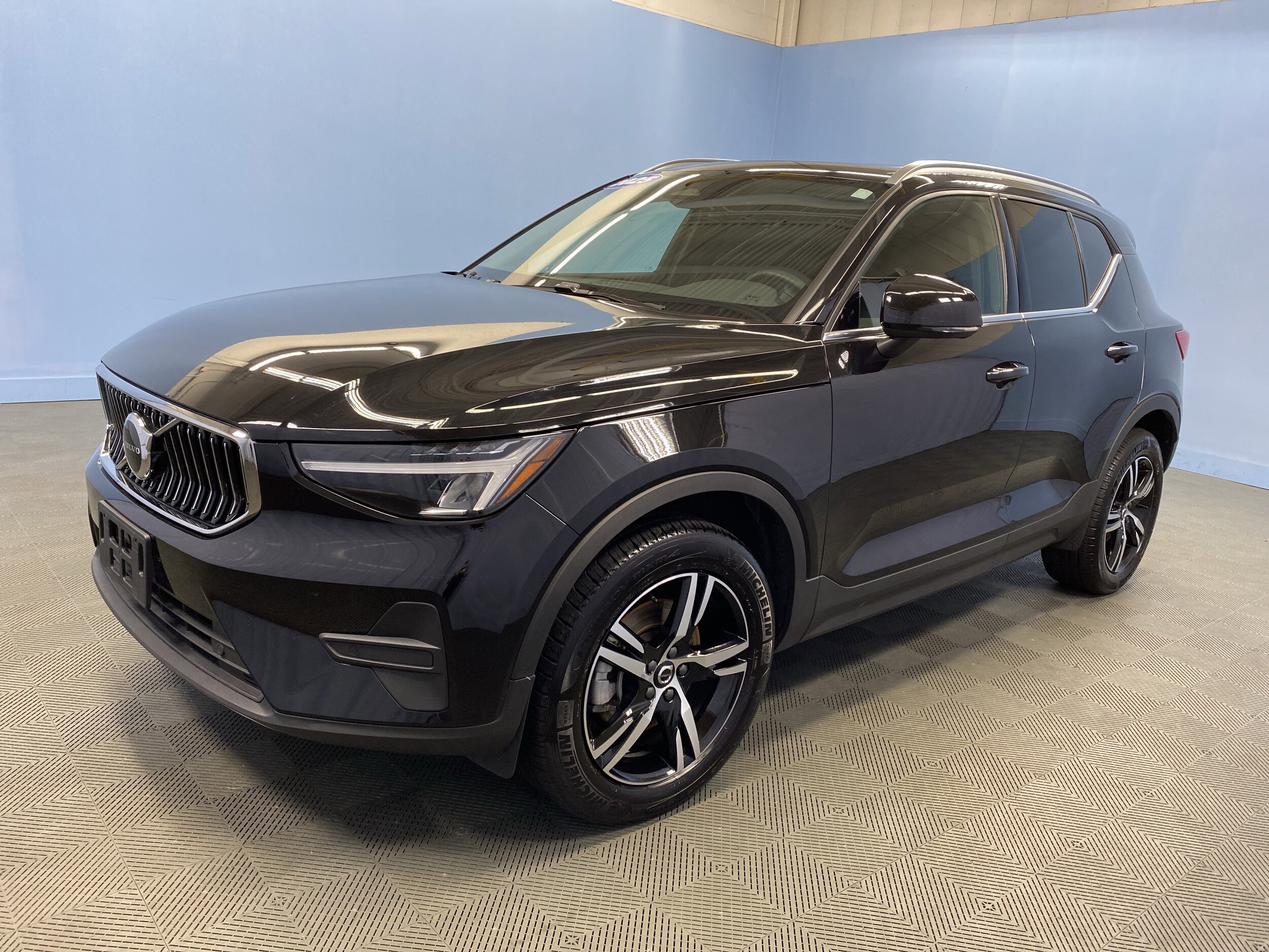 2025 Volvo XC40 Core photo 3