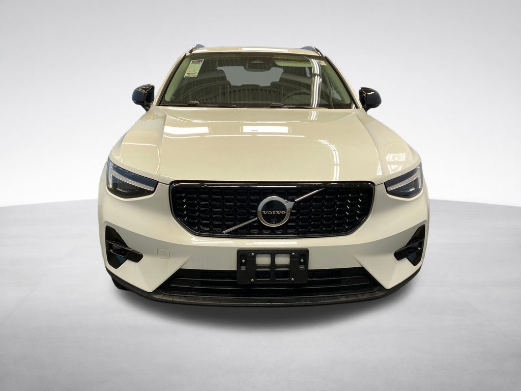 2026 Volvo XC40 Plus - Photo 2