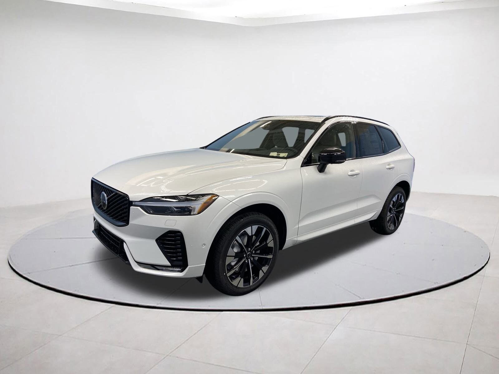 2026 Volvo XC60 B5 Plus photo 3