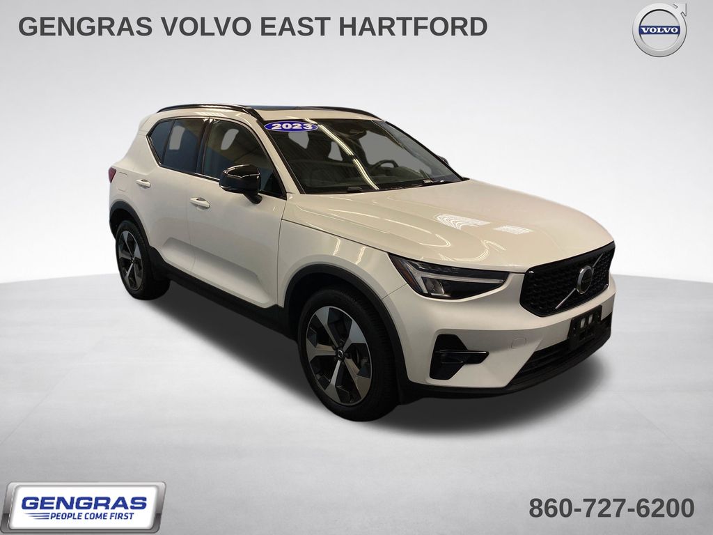 2023 Volvo XC40 B5 Plus Dark AWD's photo