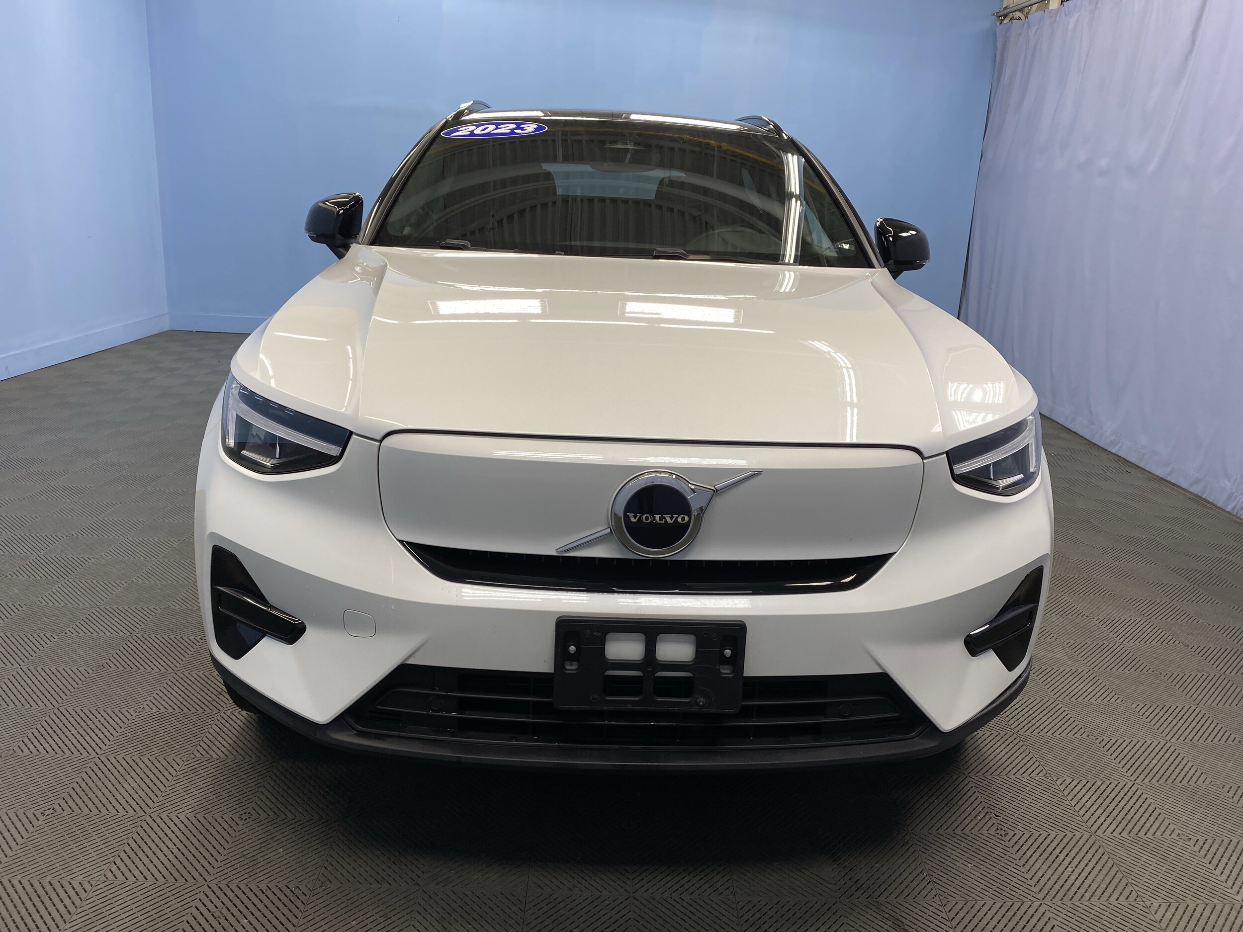 2023 Volvo XC40 Recharge Core photo 2