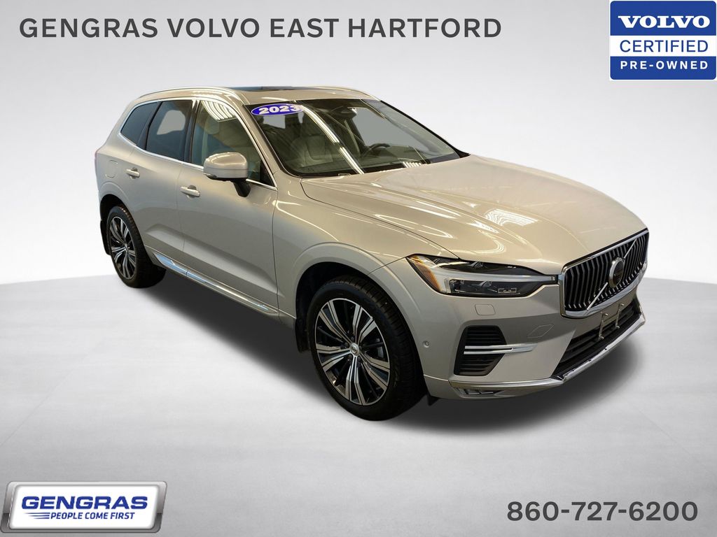 2023 Volvo XC60 B5 Plus Bright Theme AWD's photo