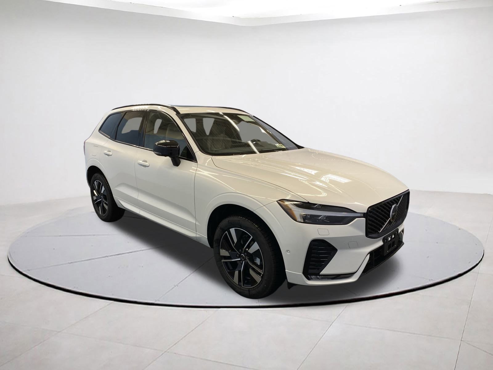 2026 Volvo XC60 Plus's photo