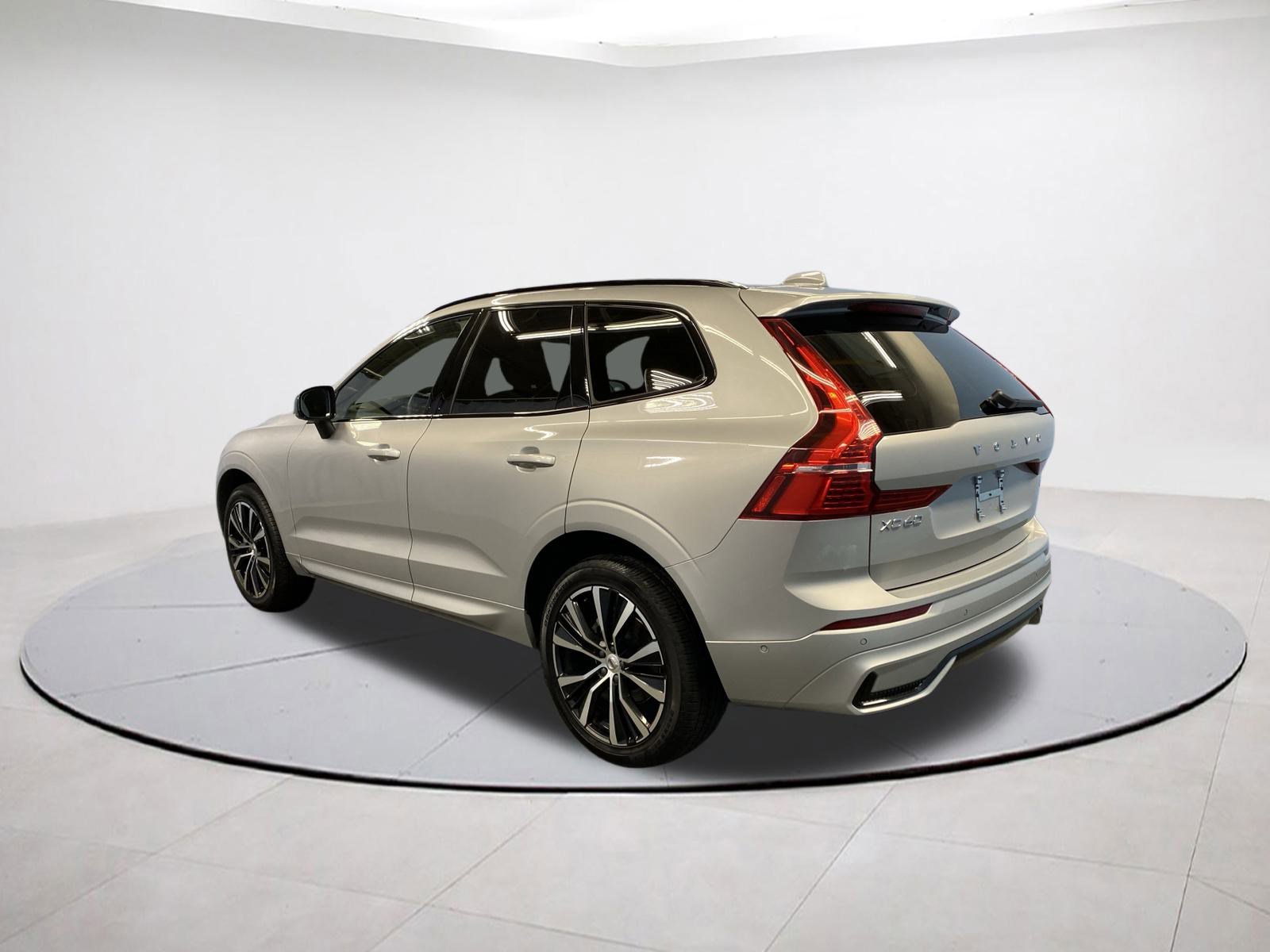 2025 Volvo XC60 Plus photo 4