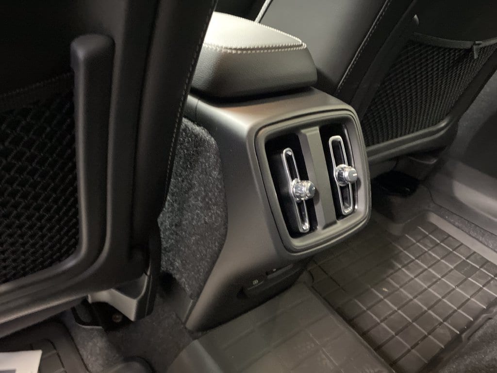 2026 Volvo XC40 Plus - Photo 16