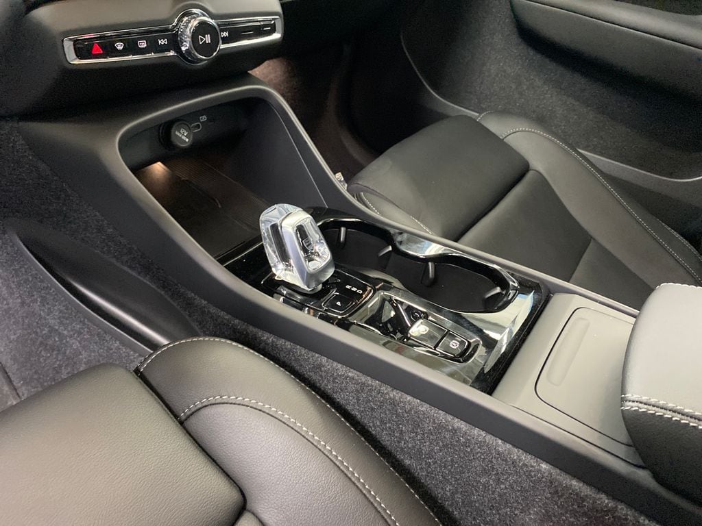 2026 Volvo XC40 Plus - Photo 12