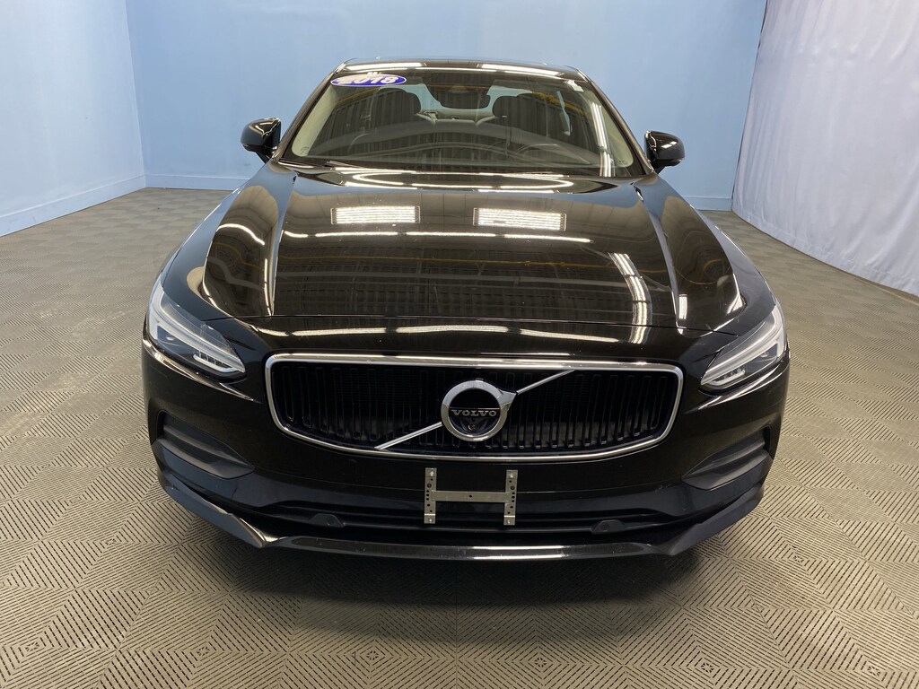 Used 2018 Volvo S90 Momentum Sedan