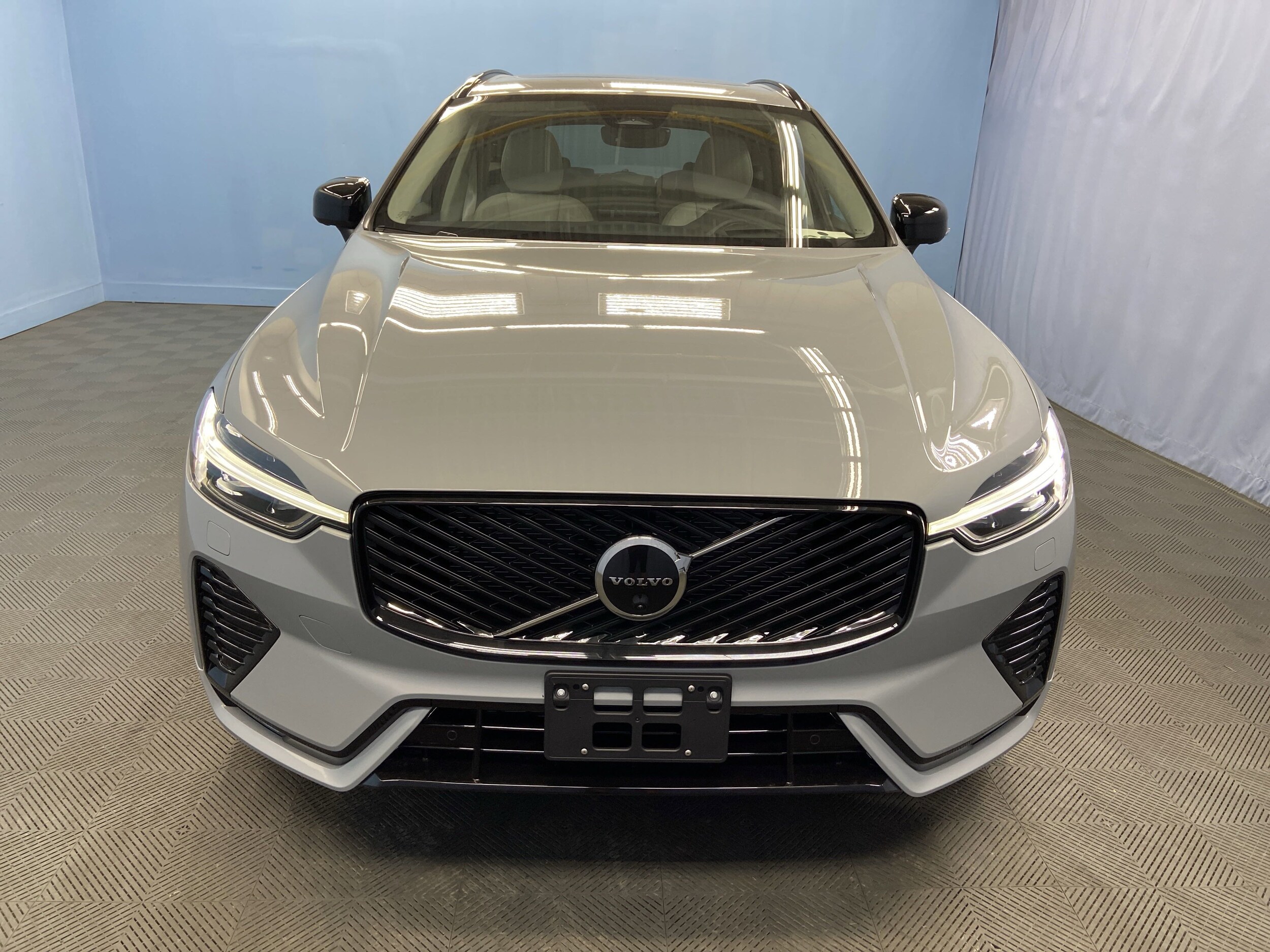2026 Volvo XC60 B5 photo 2