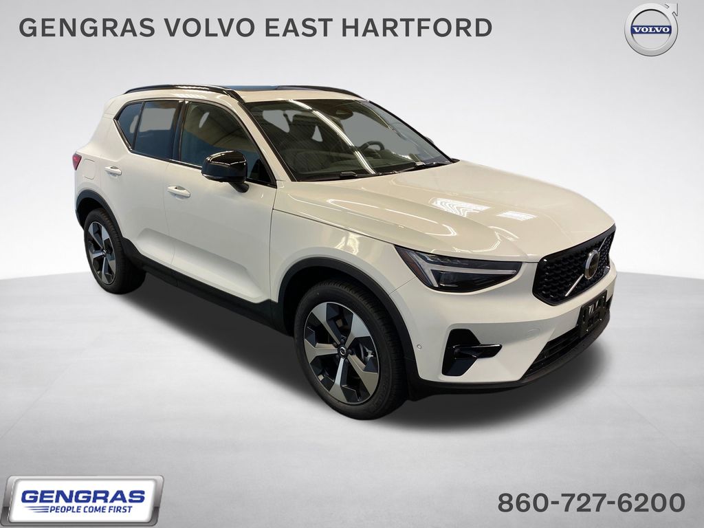 2026 Volvo XC40 SUV 