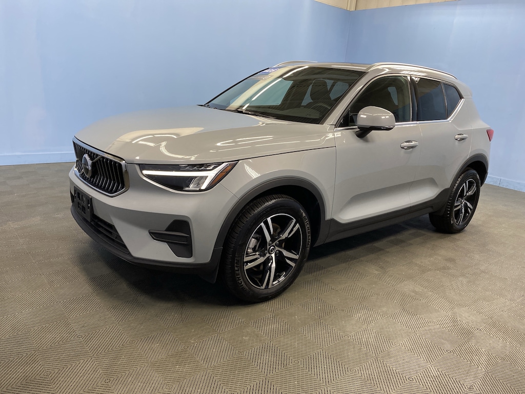 Used 2025 Volvo XC40 Core Bright Theme SUV