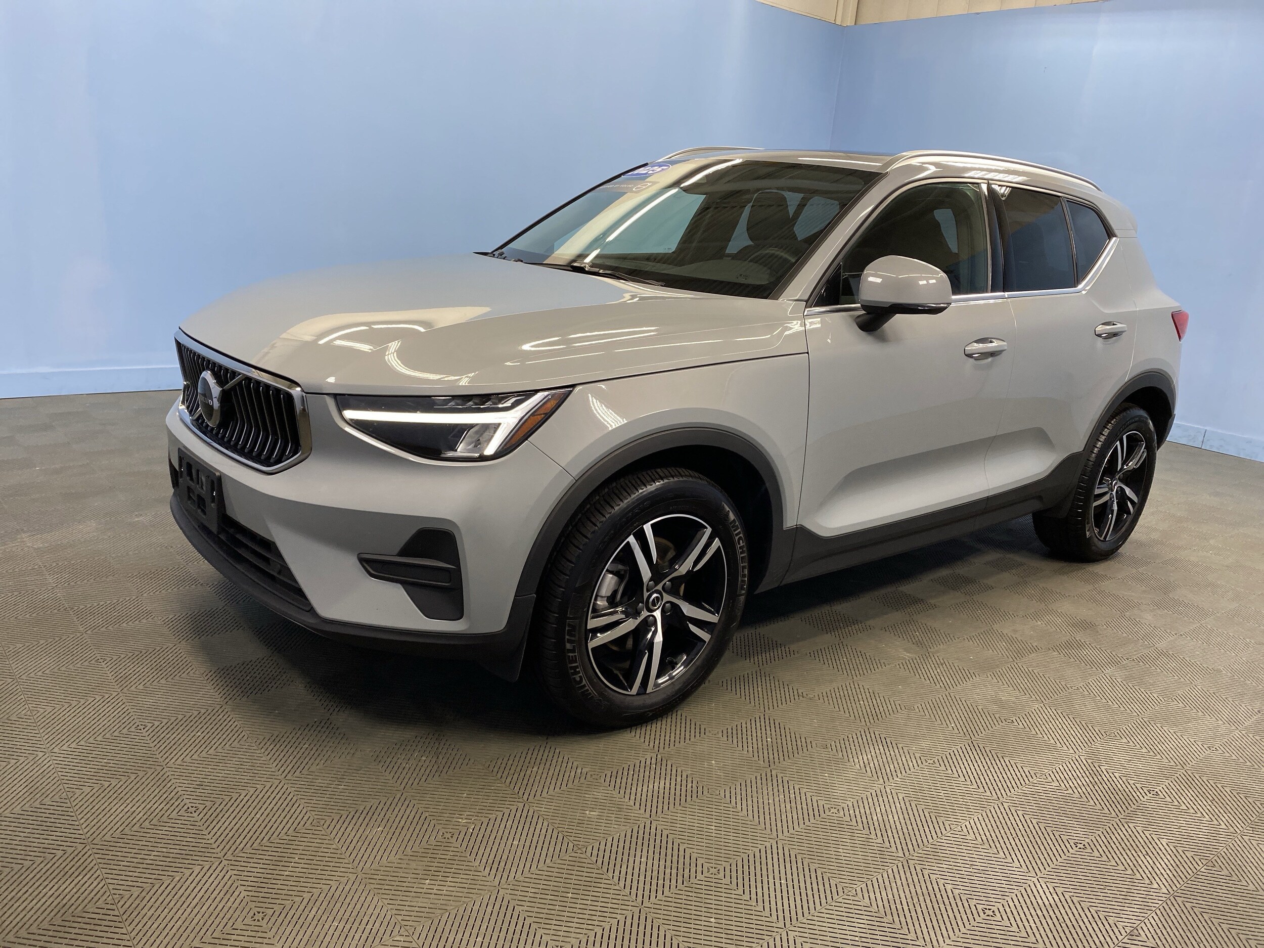 2025 Volvo XC40 Core photo 3