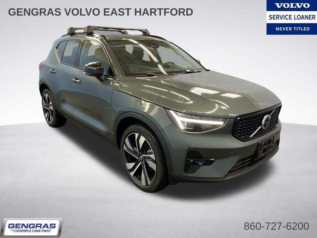 2026 Volvo XC40 B5 Ultra Dark AWD's photo