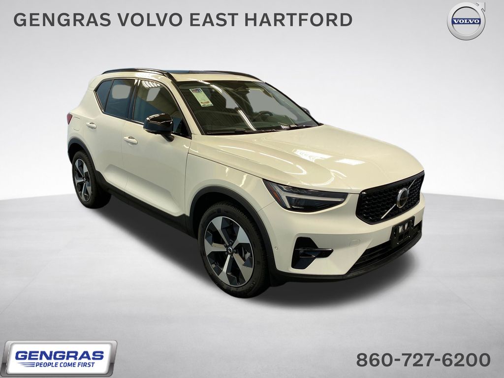 2026 Volvo XC40 SUV 