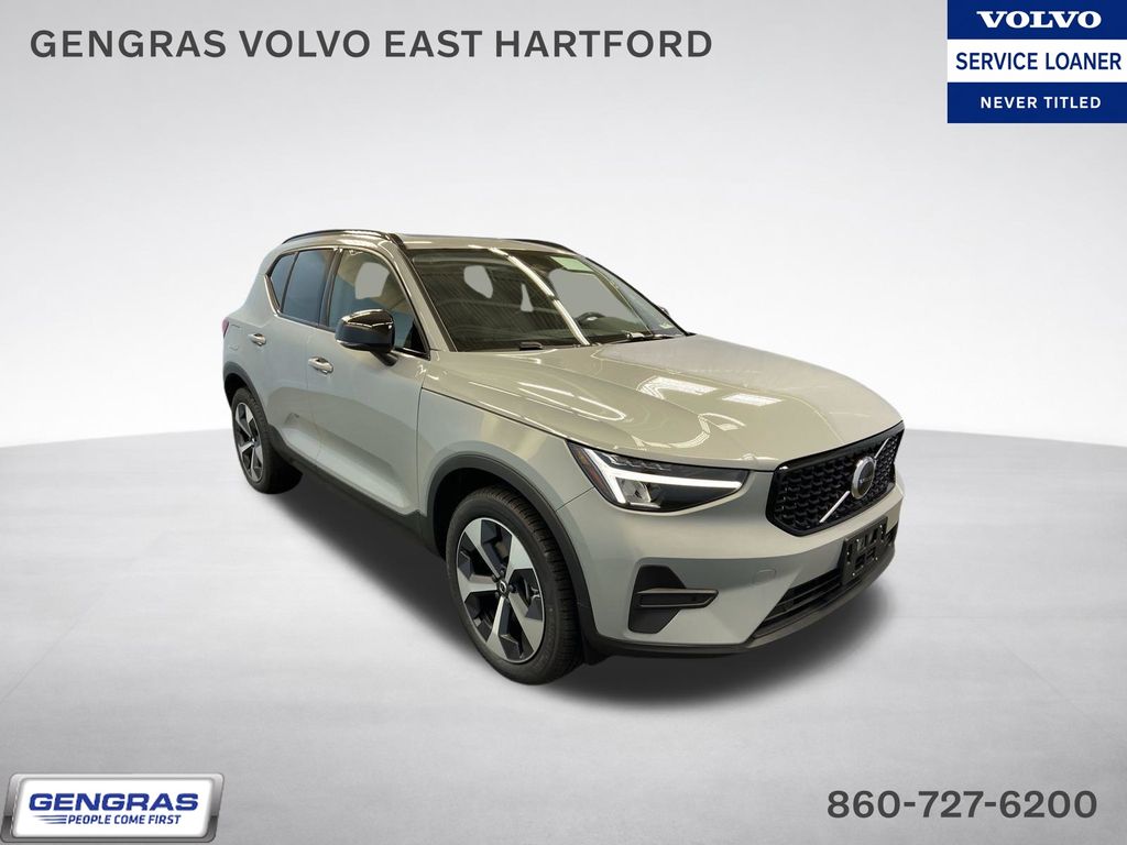 2026 Volvo XC40 B5 Core Dark AWD's photo