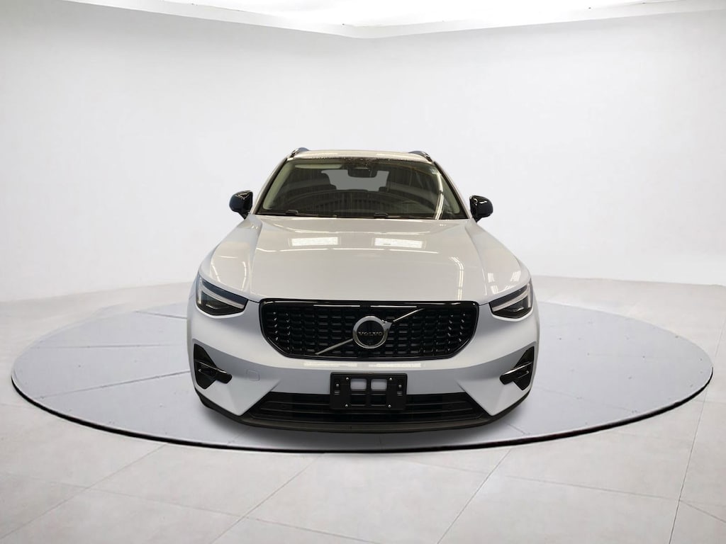 New 2026 Volvo XC40 B5 Plus SUV