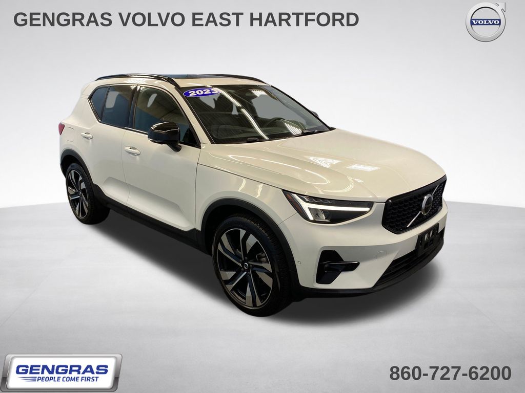 2023 Volvo XC40 SUV 