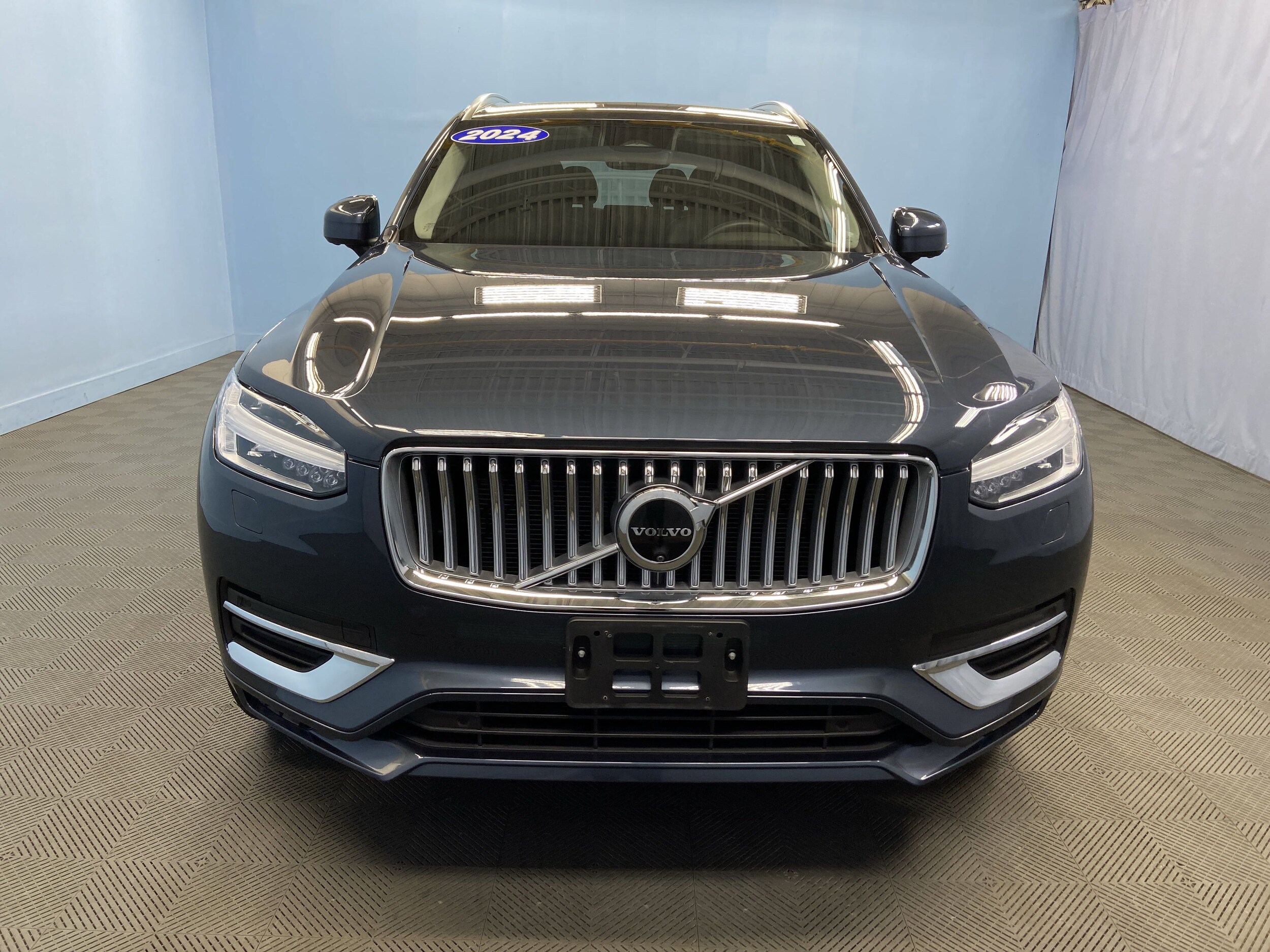 2024 Volvo XC90 Plus photo 2