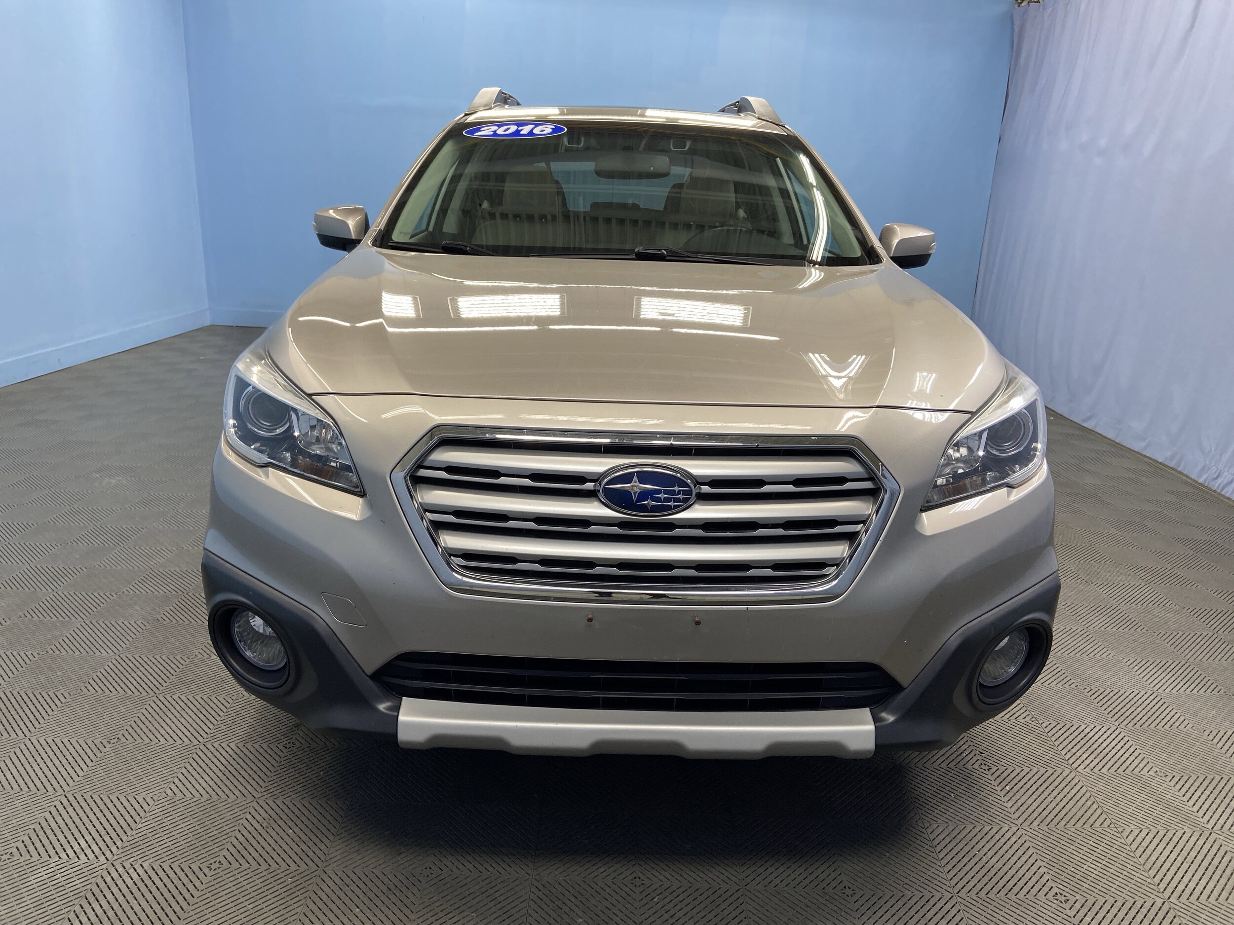 2016 Subaru Outback 2.5i Limited photo 2