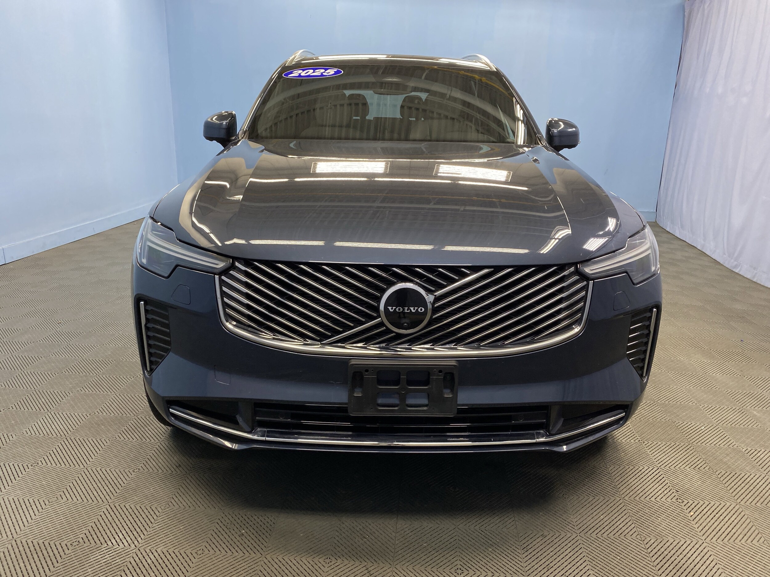 2025 Volvo XC90 Plus photo 2
