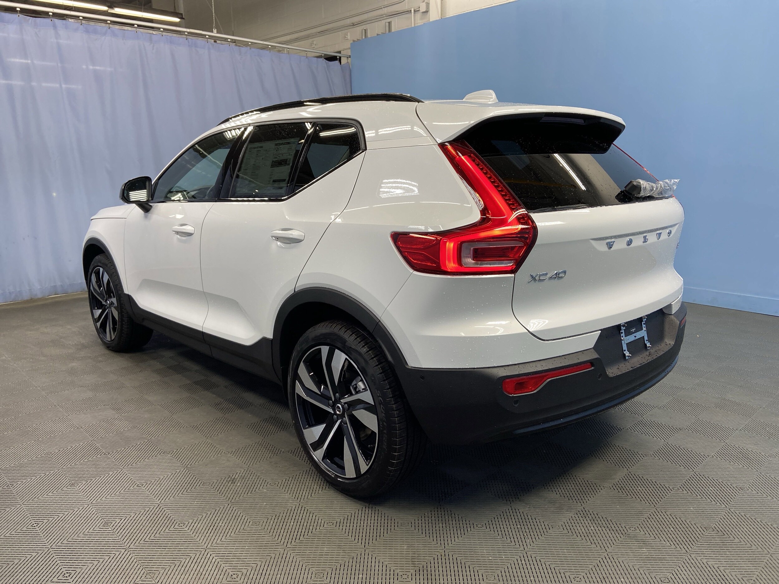 2026 Volvo XC40 photo 4