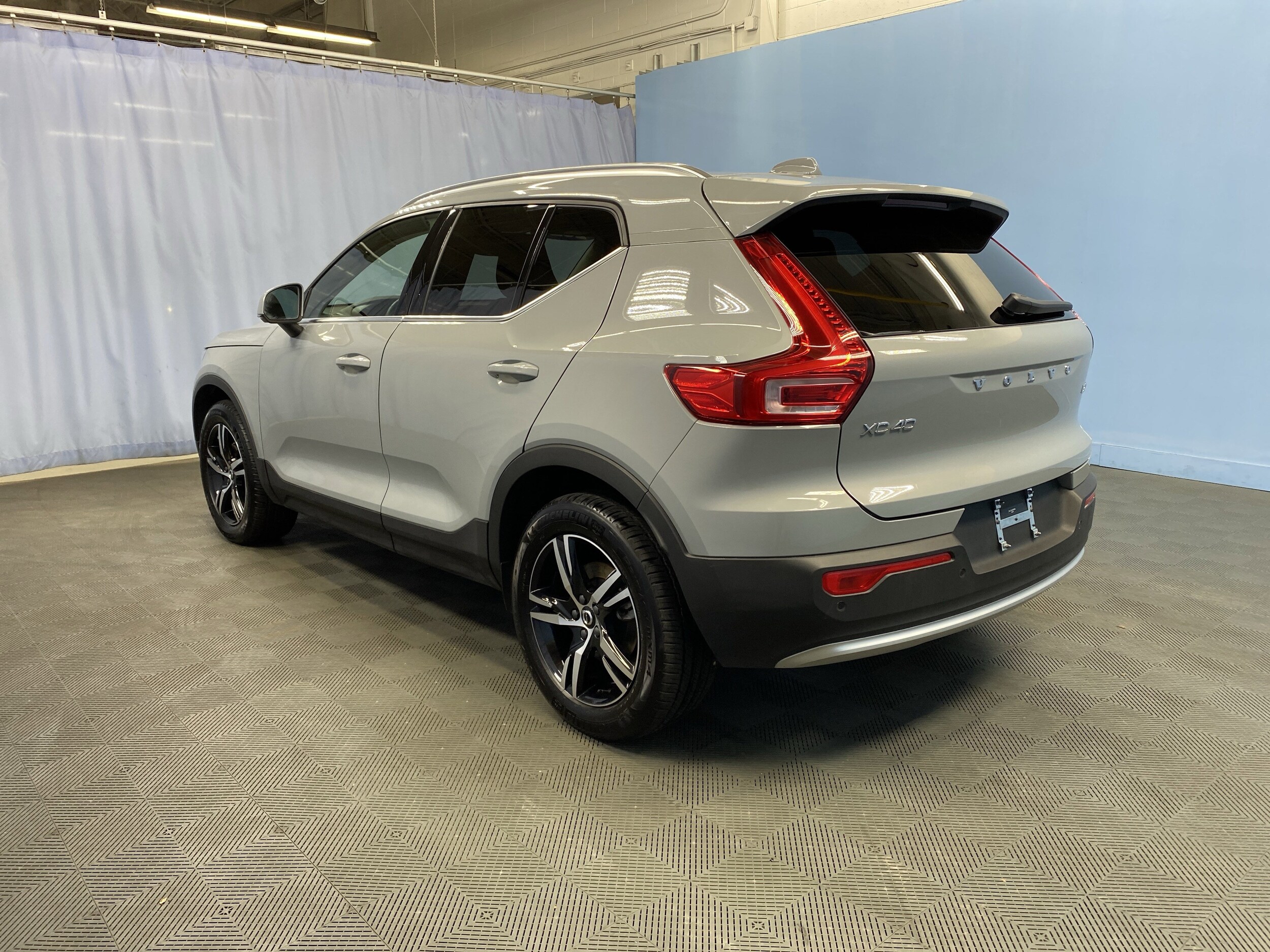 2025 Volvo XC40 Core photo 3