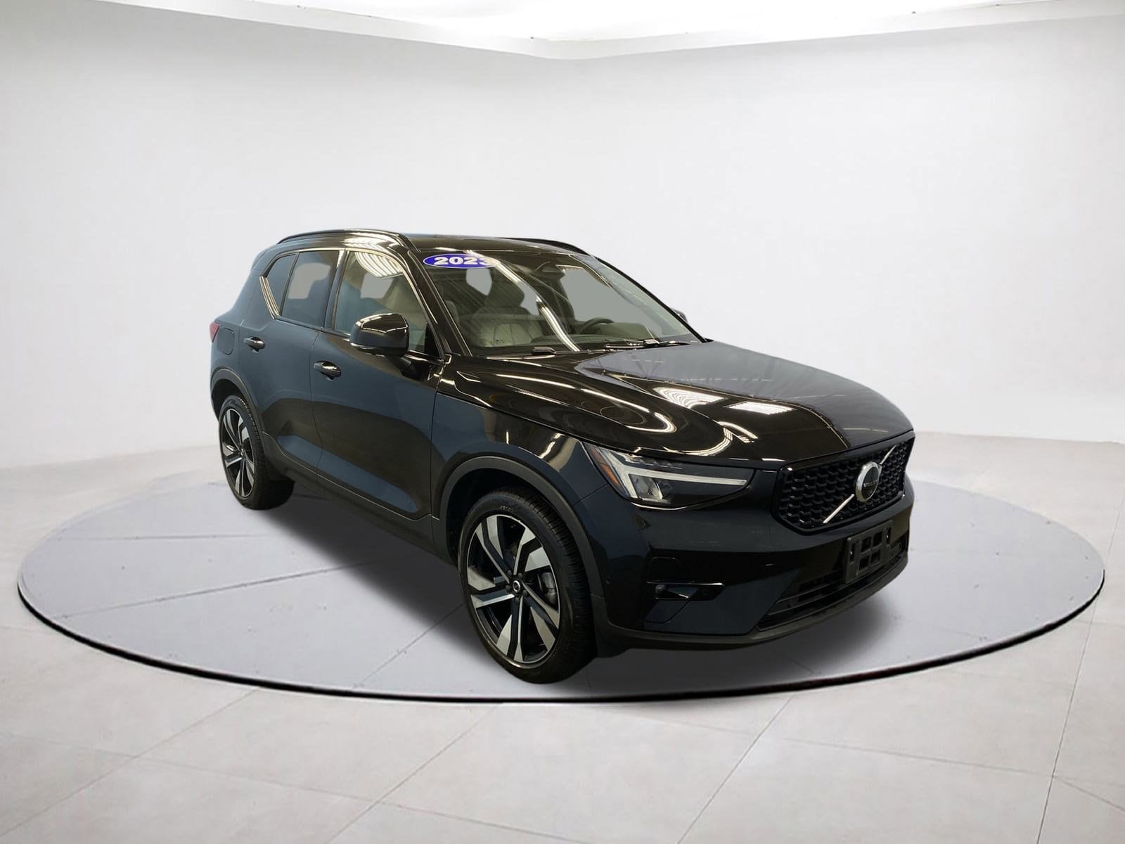 2023 Volvo XC40 SUV 