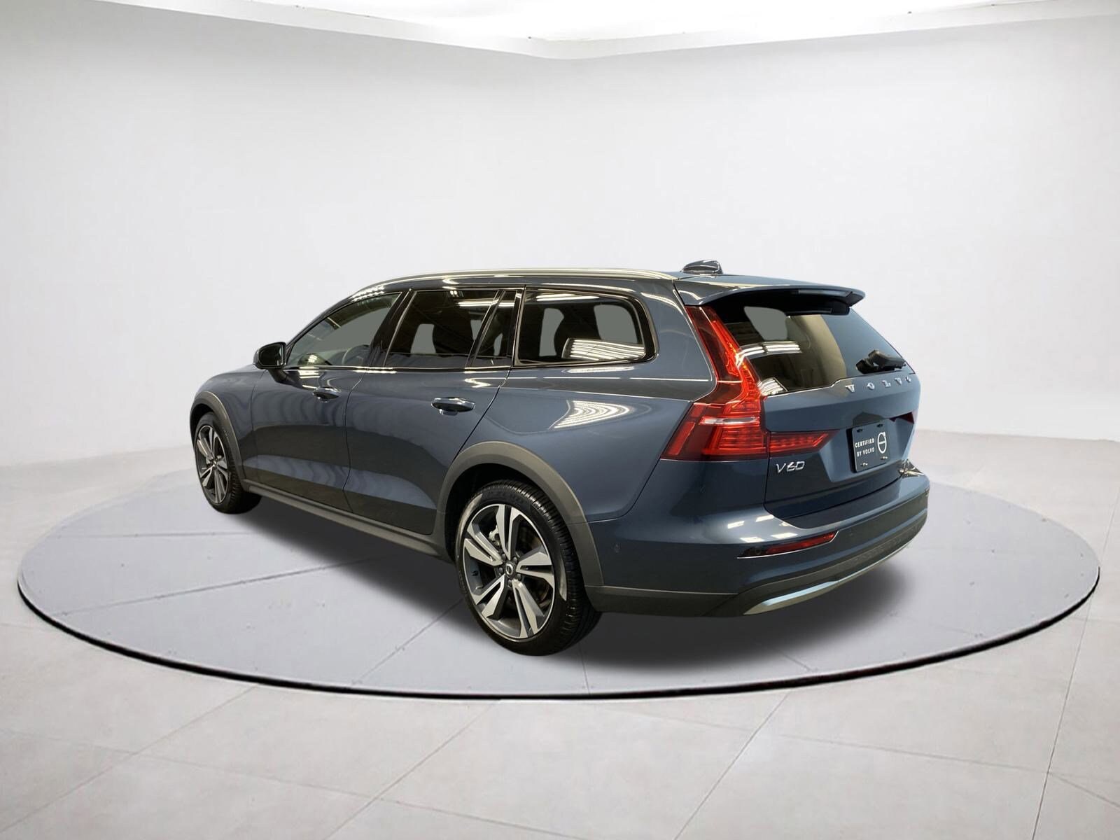 2025 Volvo V60 Cross Country Plus photo 4