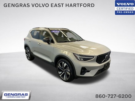 2025 Volvo XC40 B5 Plus Dark Theme SUV