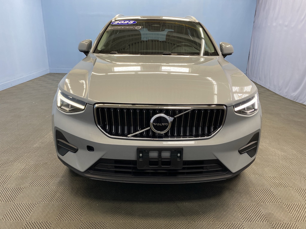 Used 2025 Volvo XC40 Core Bright Theme SUV