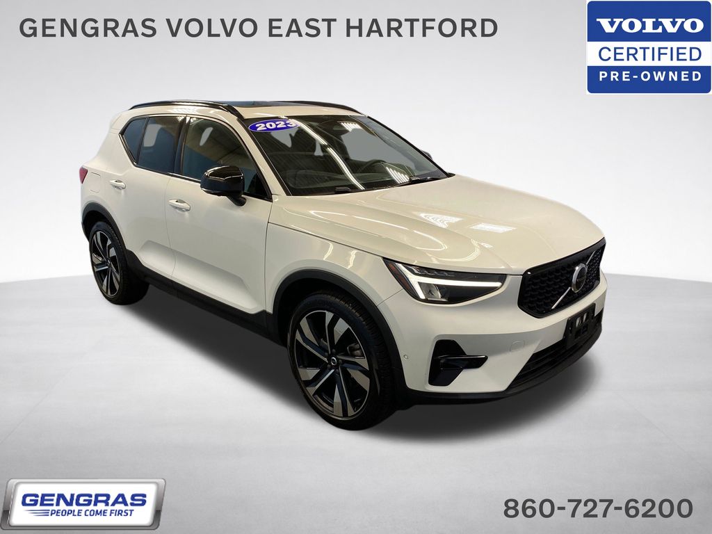 2023 Volvo XC40 SUV 