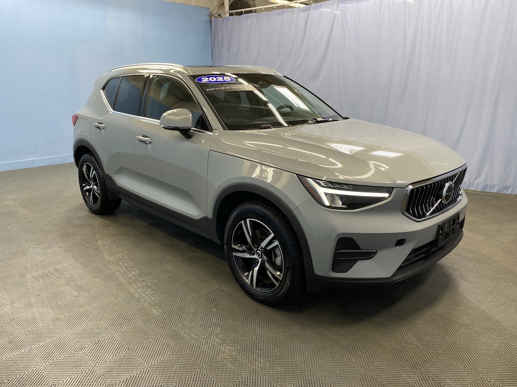Used 2025 Volvo XC40 Core Bright Theme SUV