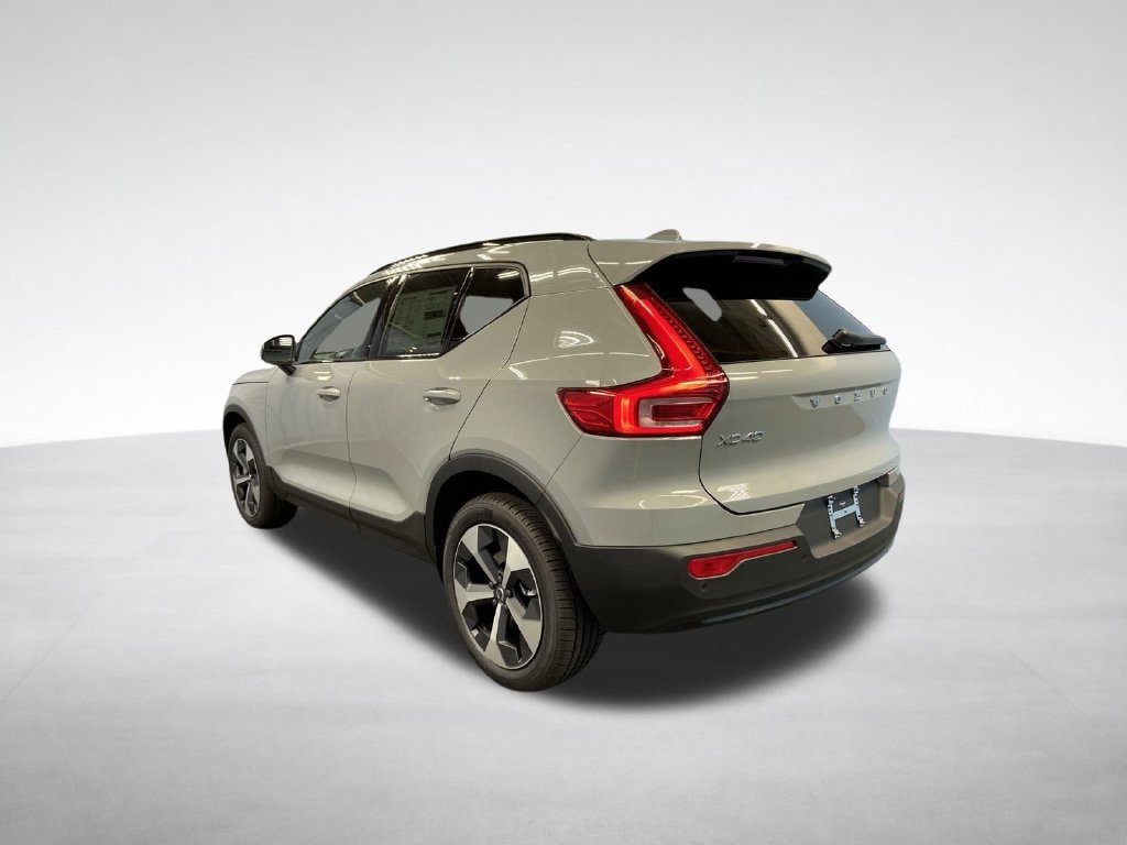 2026 Volvo XC40 Core - Photo 4