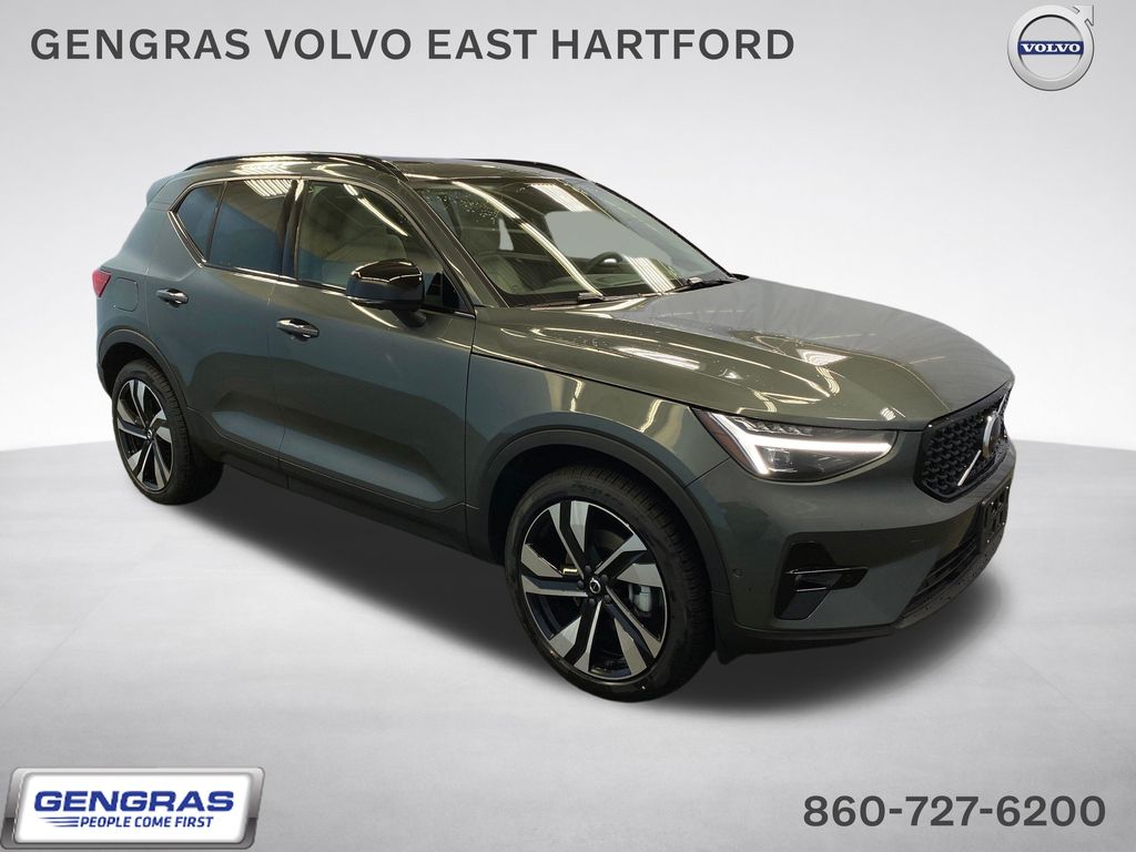2026 Volvo XC40 SUV 