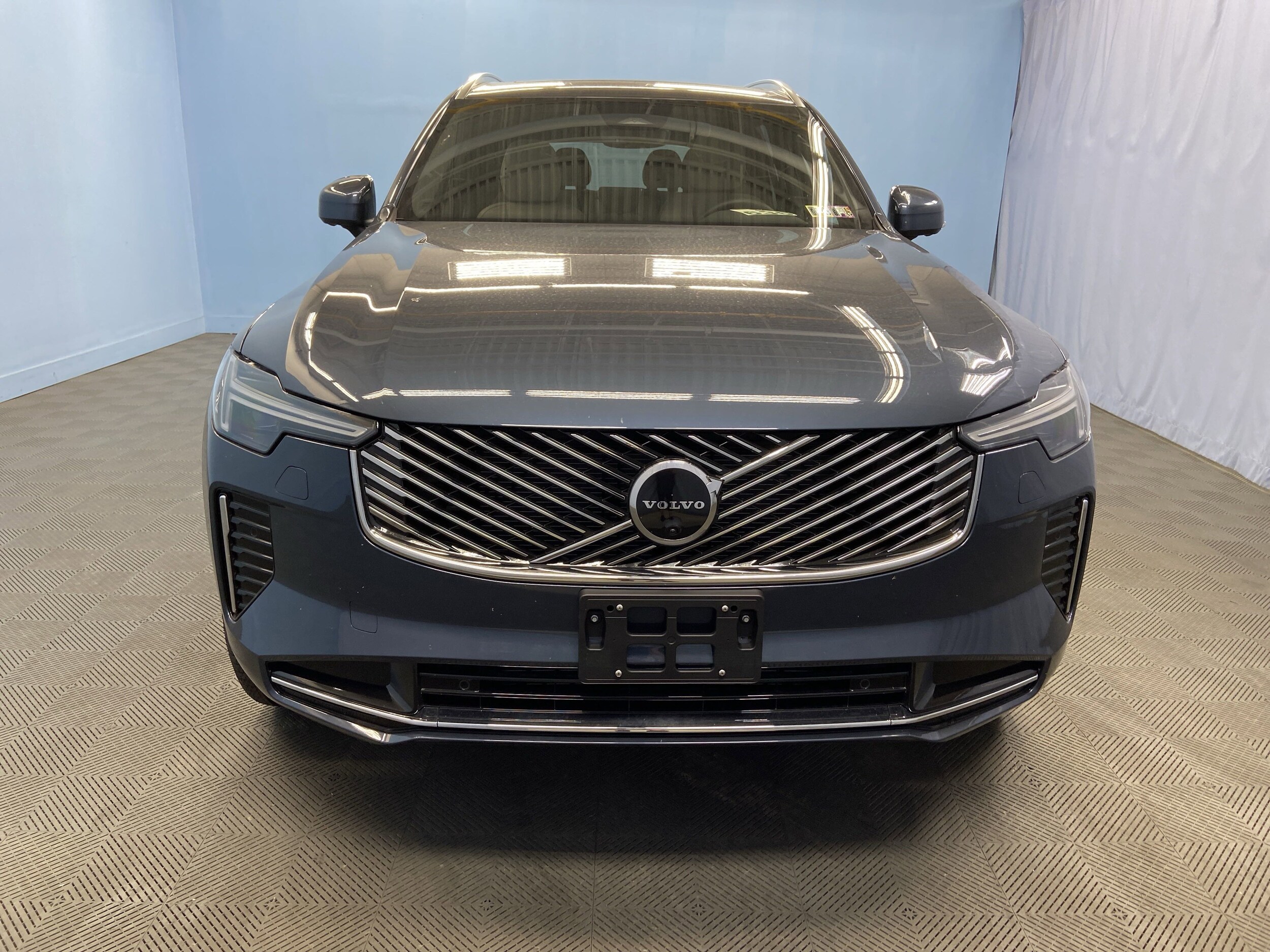 2026 Volvo XC90 Plus Black Edition photo 2