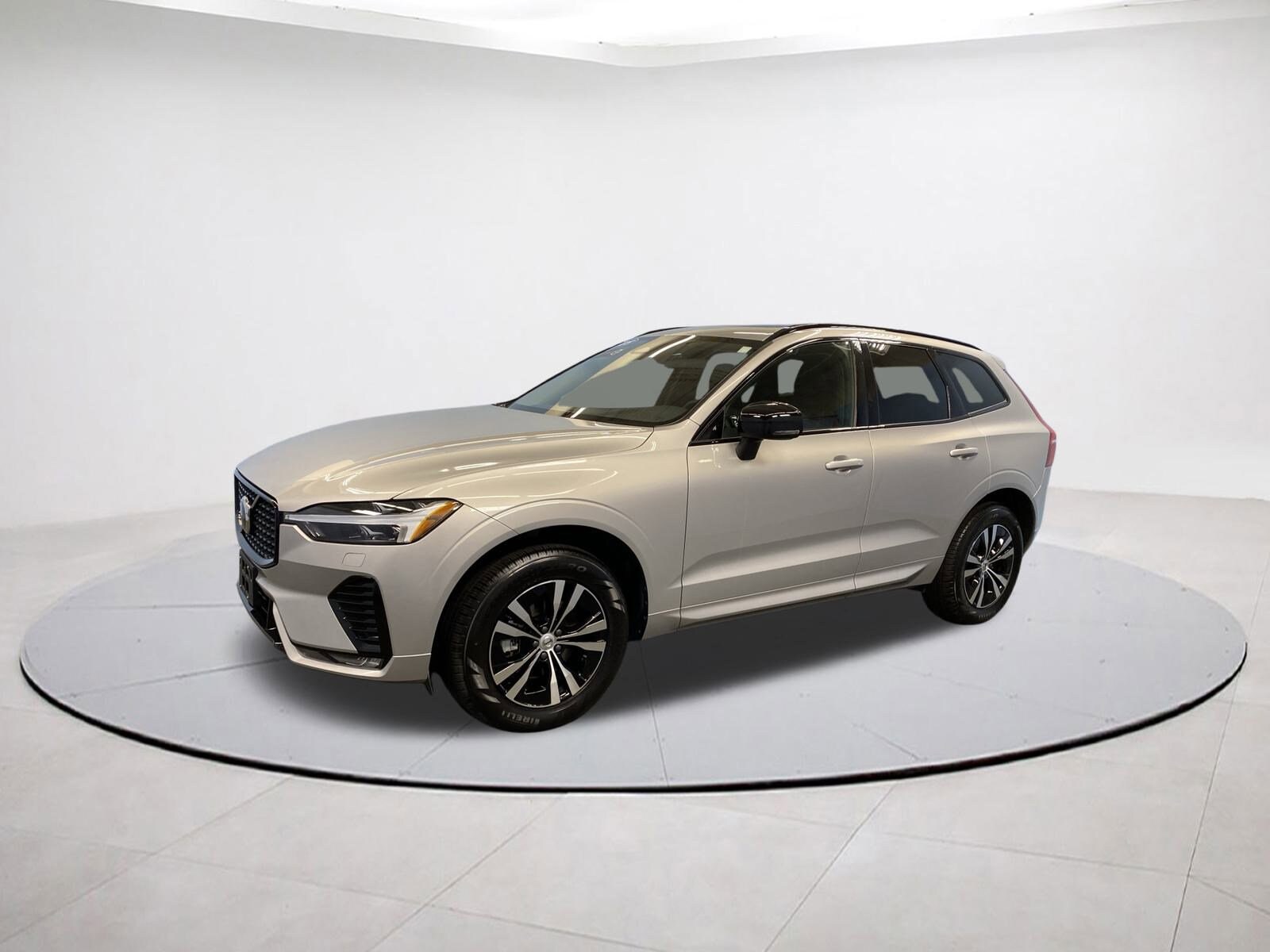2025 Volvo XC60 Core photo 3