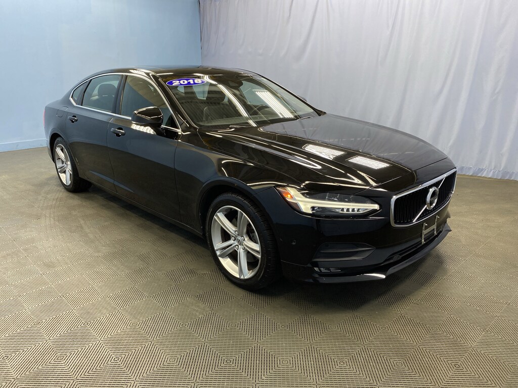 Used 2018 Volvo S90 Momentum Sedan