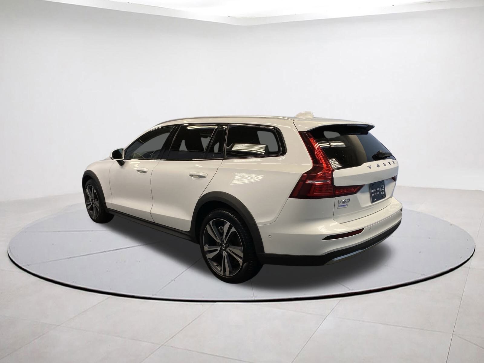 2025 Volvo V60 Cross Country Plus photo 4