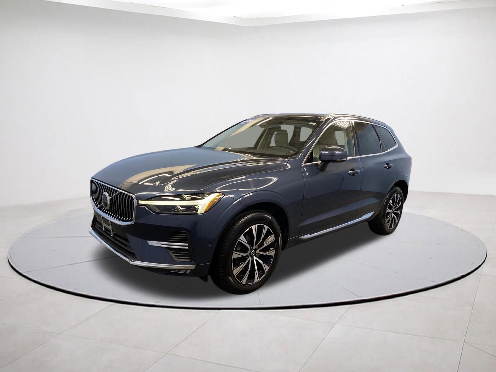 2023 Volvo XC60 Plus photo 3